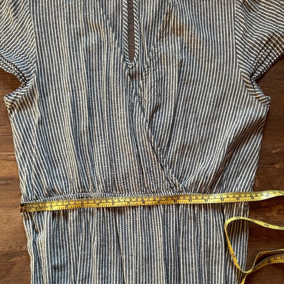 Striped Cropped Jumpsuit with Puff Sleeves - Picture 9 of 12